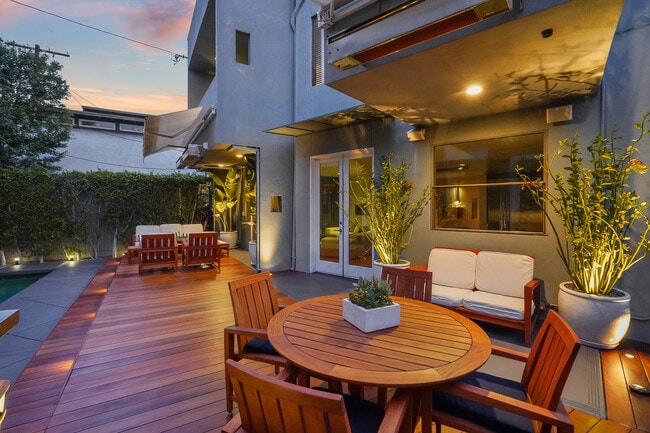 Building Photo - 8735 Dorrington Ave