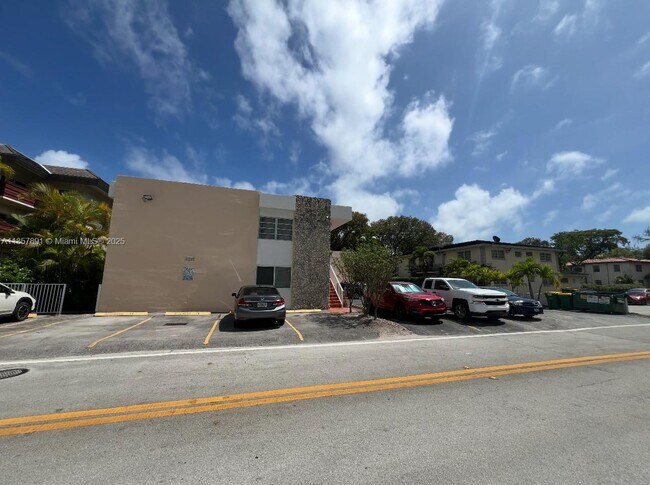 Building Photo - 1235 Mariposa Ave