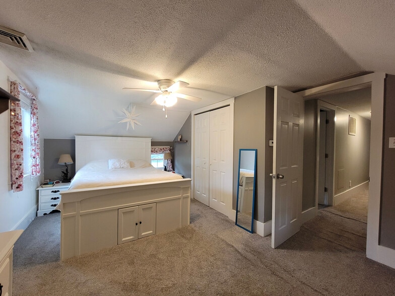 Building Photo - 557 Pitney Rd