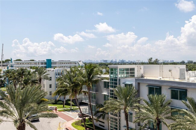 Building Photo - 9225 Collins Ave