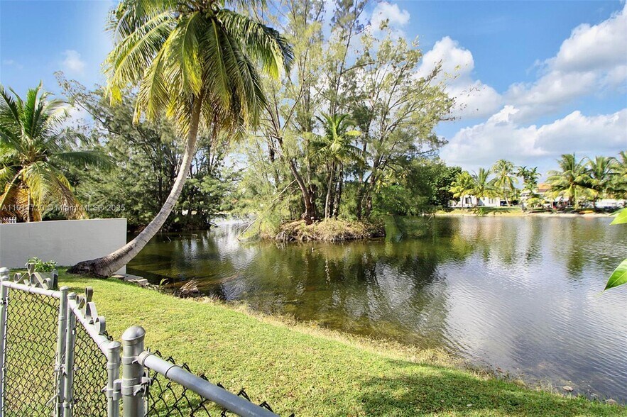 Building Photo - 89 Corydon Dr