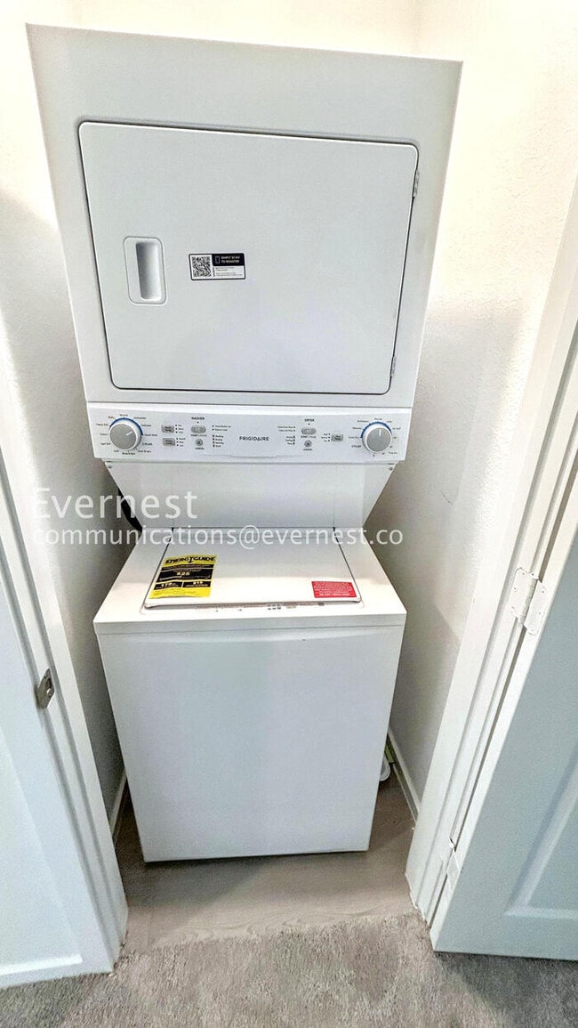 Building Photo - Promo: $500 off of 1st months rent. 3 Bed/2.5 Bath Home with Garage / Pet-Friendly / Brand New! /...