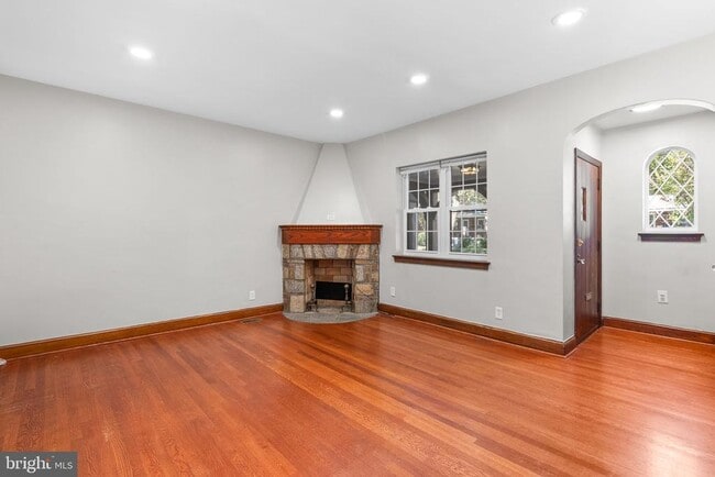 Primary Photo - 24 Gallatin St NW