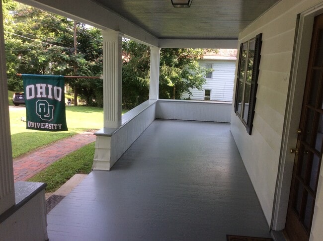 Front Porch - 11 Pratt St
