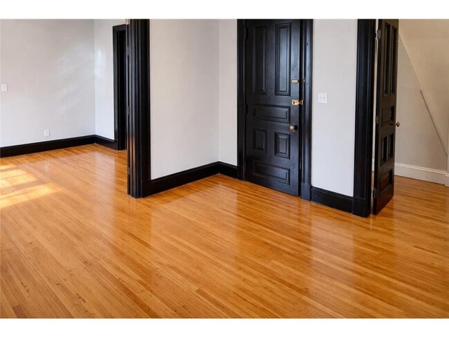 Building Photo - 283 Front Ave