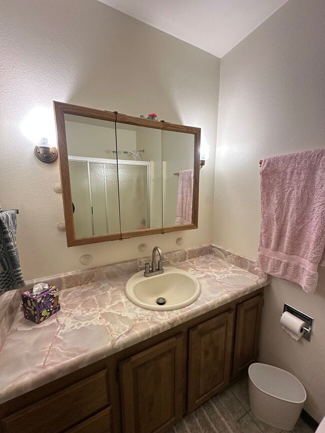Building Photo - Fully Furnished 3BD/3BA Home with Solar Power