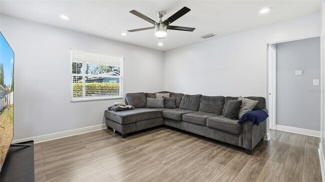 Building Photo - 1416 E Frierson Ave