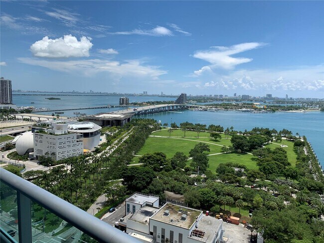 Primary Photo - 900 Biscayne Blvd