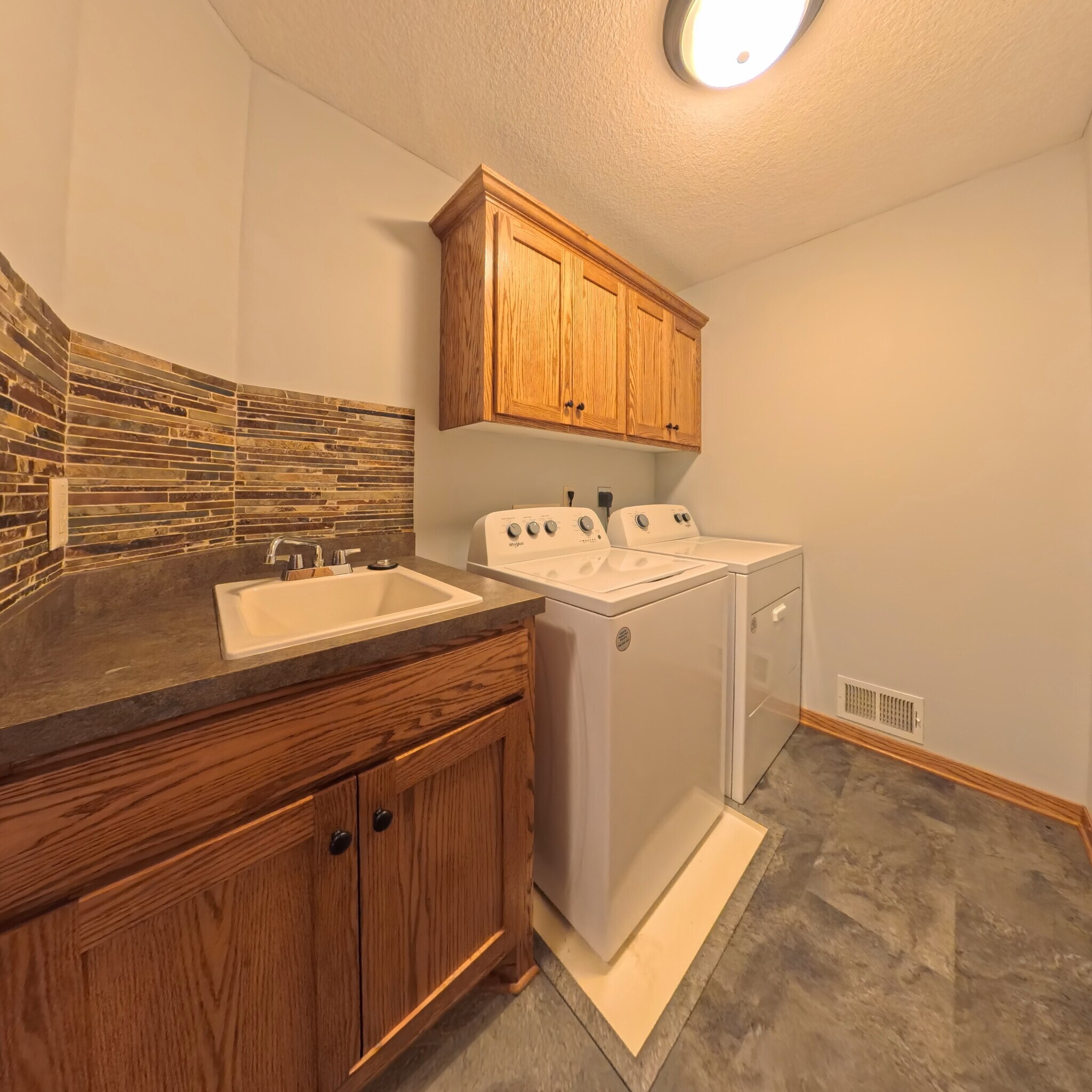 Building Photo - 11956 Castle Rock Ct N