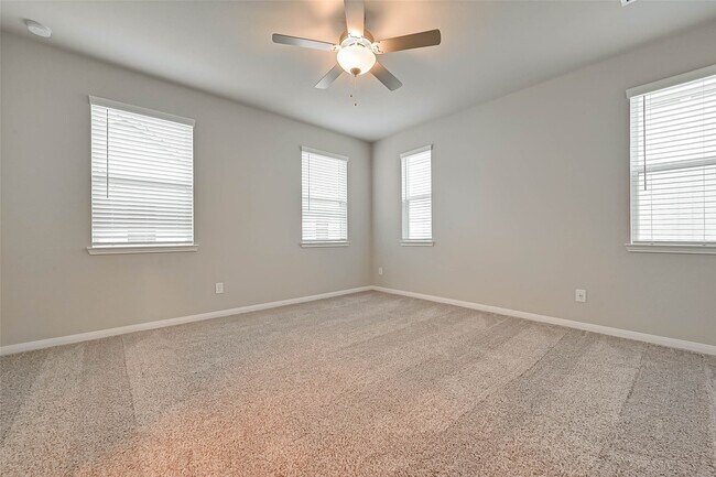 Building Photo - 16108 Oregon Oak Dr