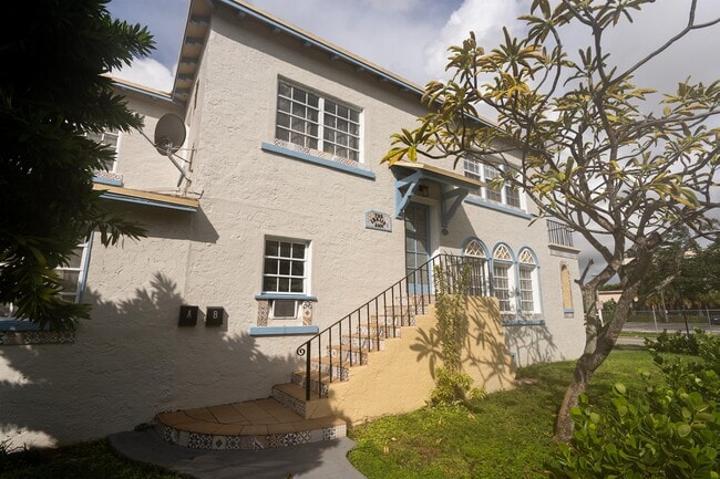 Building Photo - 900 NW 17th St