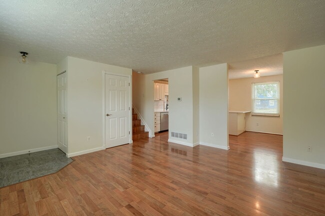 Building Photo - 651 Dovalon Pl
