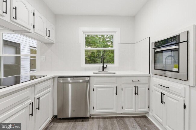 Building Photo - 27 Parkside Cir