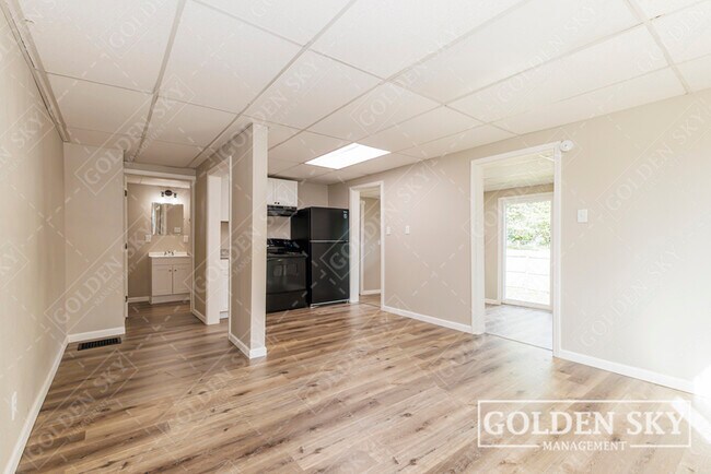 Building Photo - 306 N Mulberry St