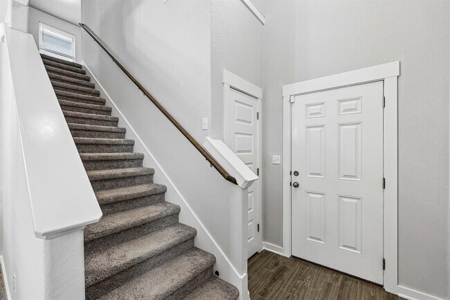 Building Photo - 160 Syrah Ct