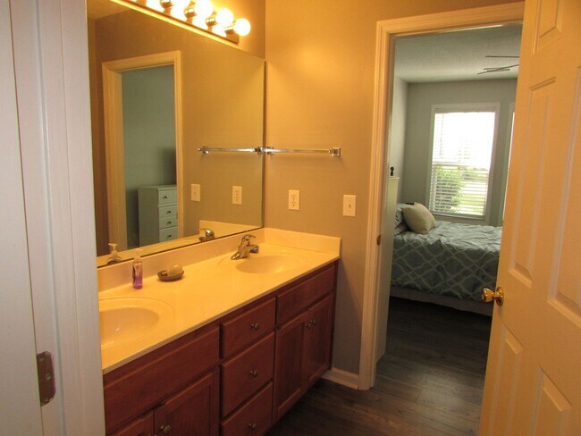Building Photo - This is a 2 Bedroom, 2 Bathroom Completely...