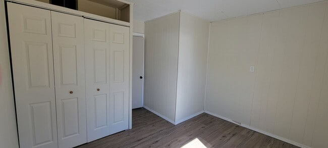 Building Photo - 2 Bedroom 1 Bath Home