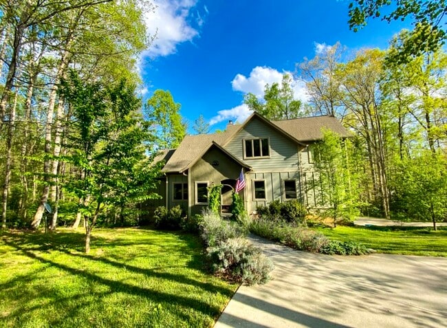 Primary Photo - 109 Blackberry Ln