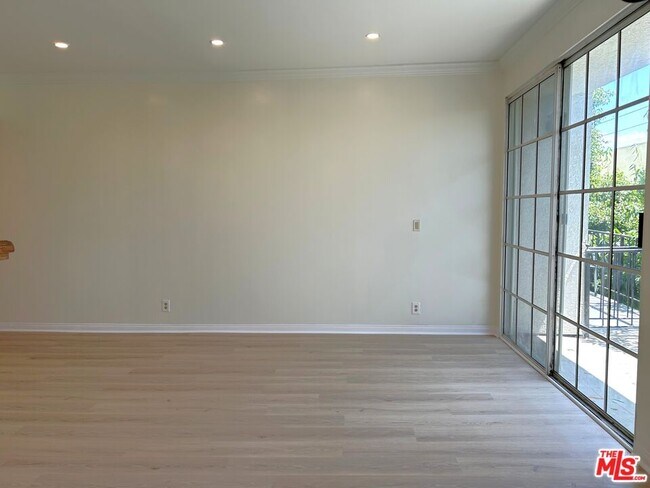 Building Photo - 1375 Kelton Ave