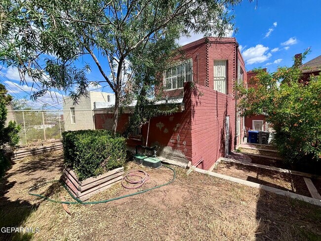 Building Photo - 215 W Rio Grande Ave
