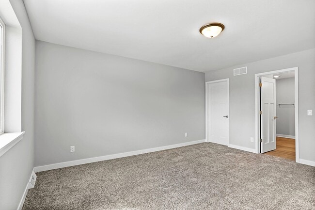 Building Photo - 200 Chalet Dr