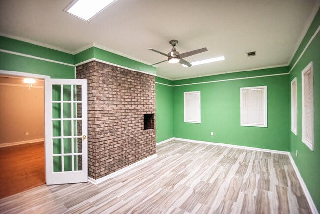Building Photo - 7007 Dorsey Dr