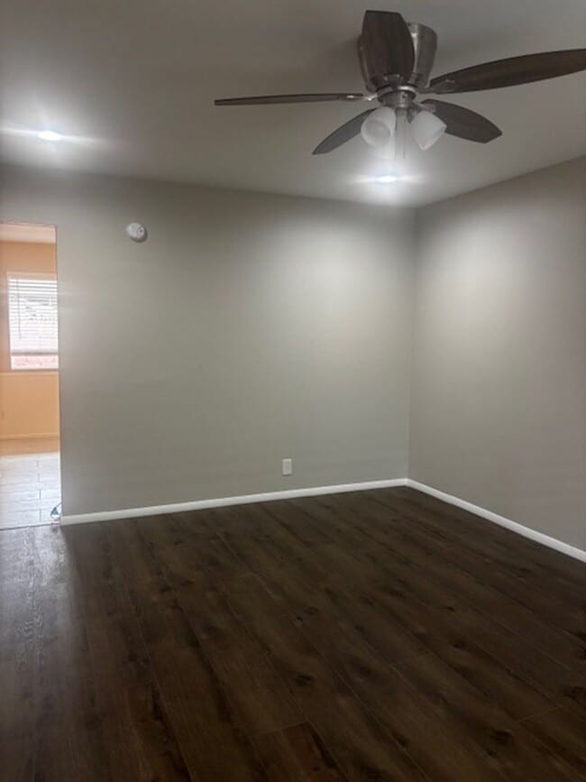 Building Photo - 4819 E Cambridge Ave