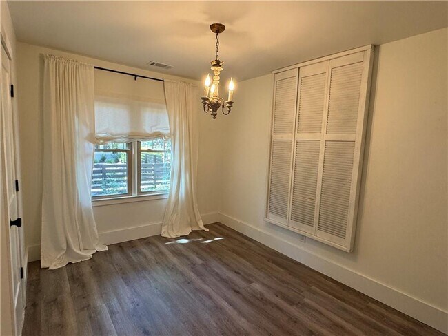Building Photo - 214 Etowah Dr
