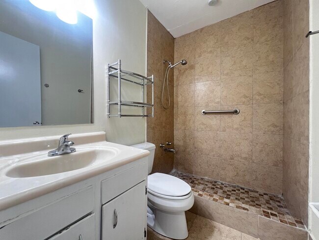 Building Photo - 3720 Rock Brook Dr