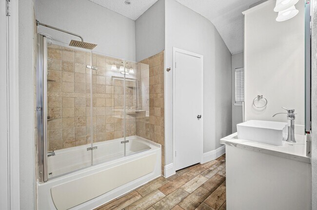 Building Photo - 24211 Landing Way Dr