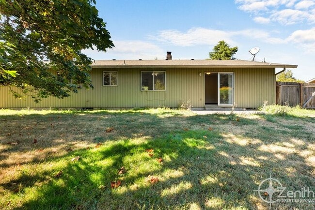 Building Photo - 805 NE 122nd Ave