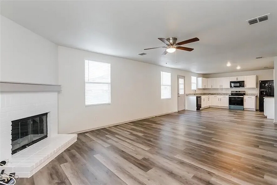 Building Photo - 818 Moss Glen Trl