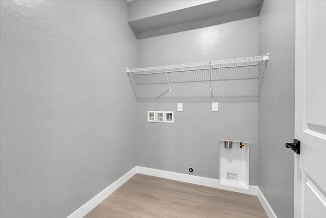 Building Photo - 514 Fairview Hills St