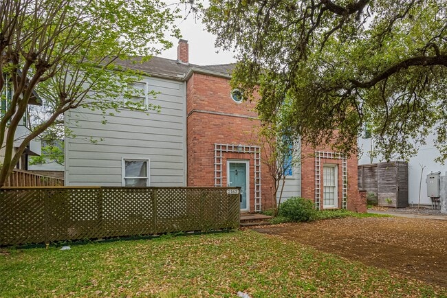 Building Photo - 2163 University Blvd