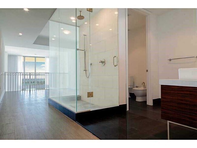 Building Photo - 1100 Biscayne Blvd