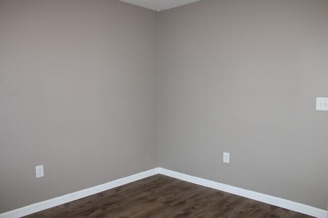 Building Photo - 138 Lyonshall St