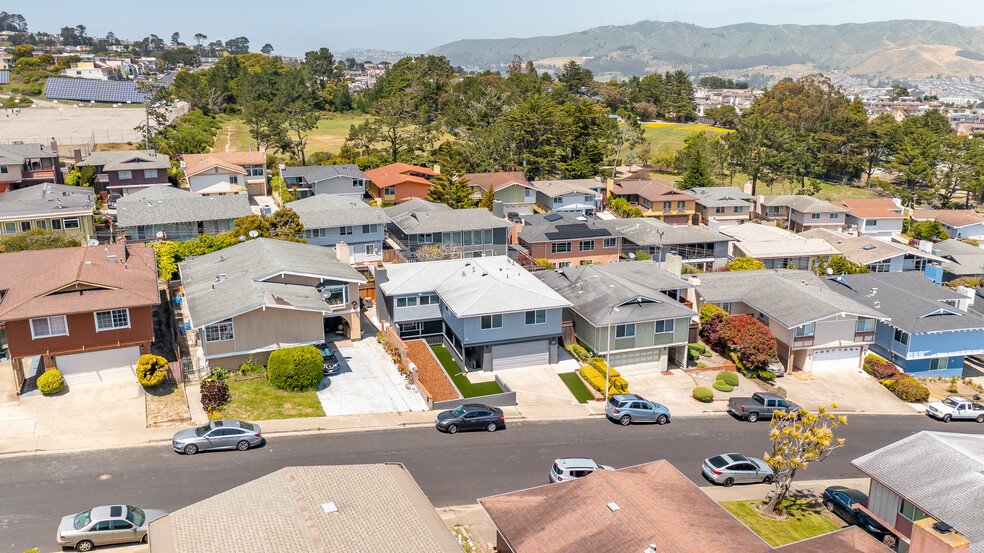 Building Photo - 2480 Ardee Ln