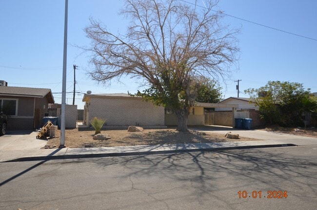 Building Photo - 2805 Kings Way