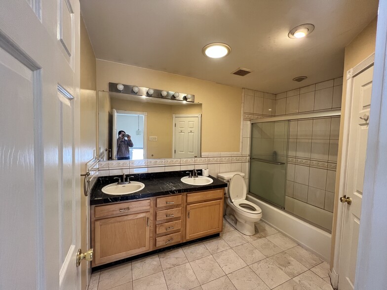 Building Photo - 47 Wicklow Rd