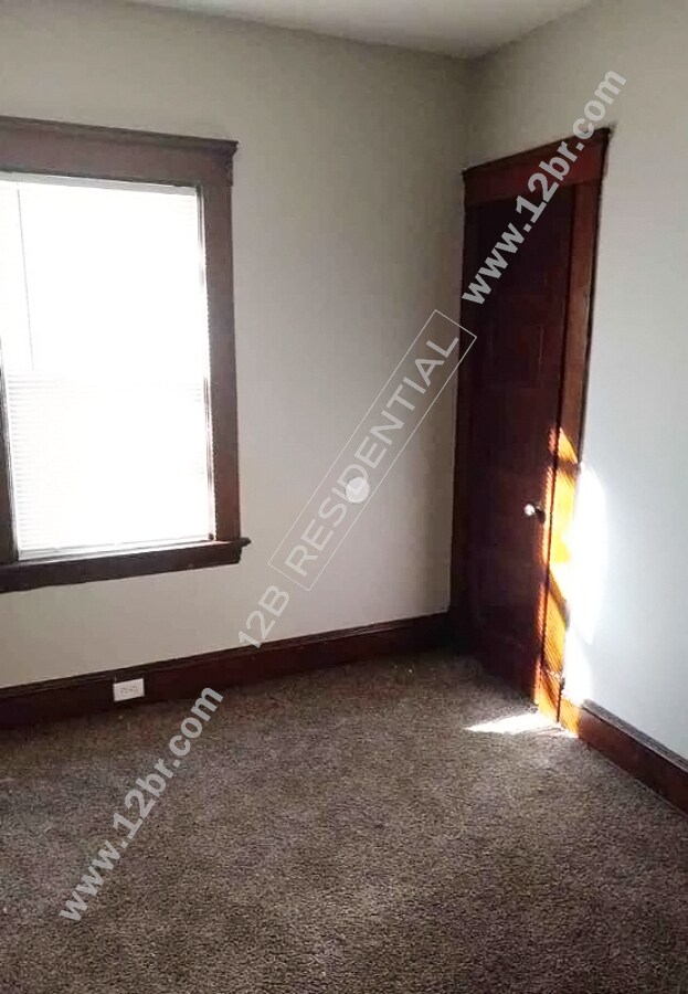 Building Photo - 2-Bedroom Home Near Freeway Access