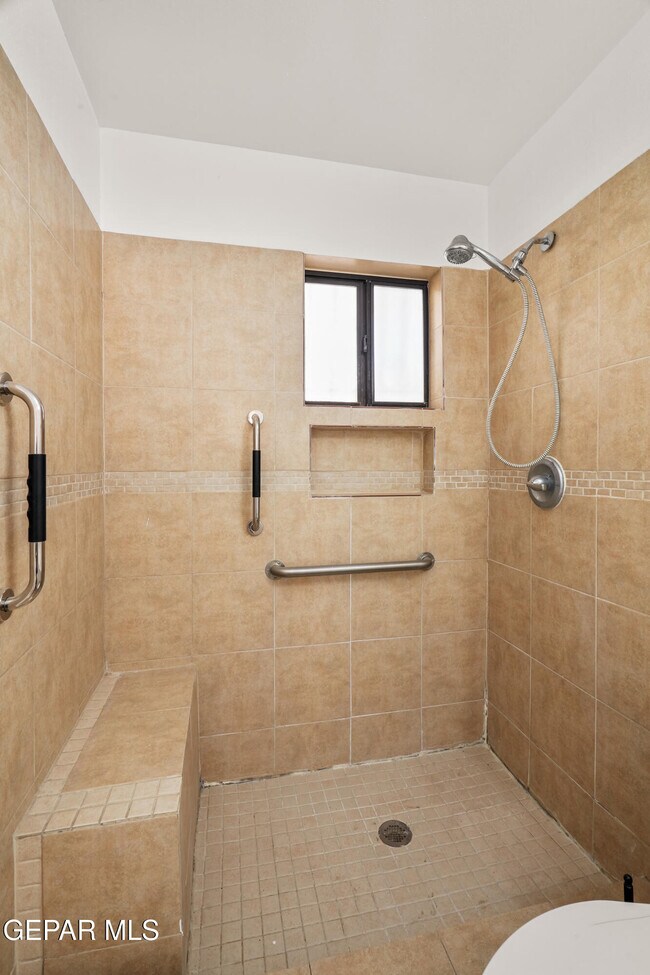 Building Photo - 255 Francis St