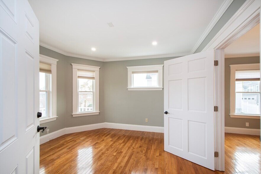 Building Photo - 181 Metropolitan Ave
