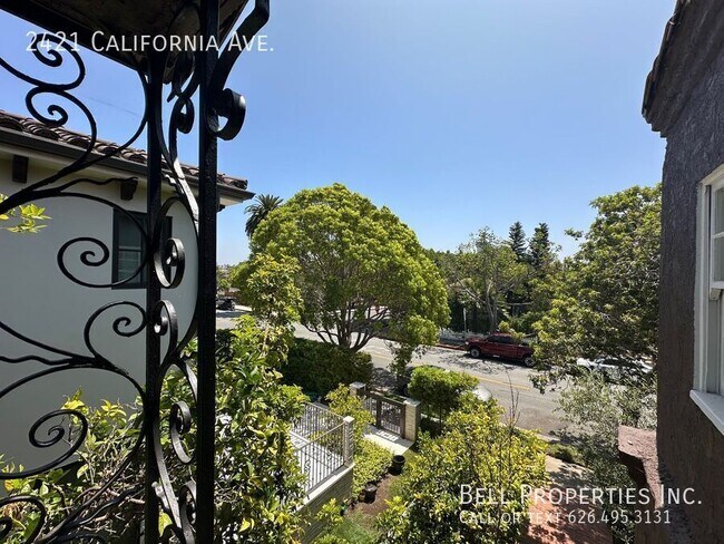 Building Photo - 2421 California Ave