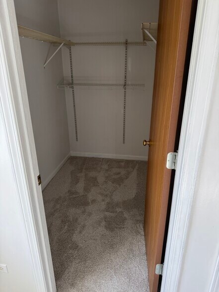 Building Photo - 1347 Cunat Ct