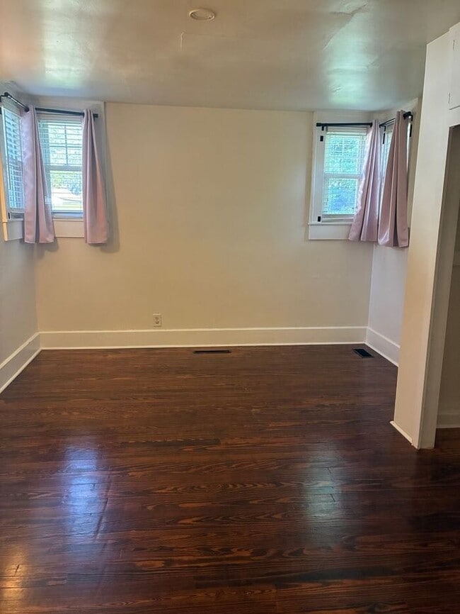 Building Photo - Charming North Side 2 Bedroom Home Near ISU Memorial Stadium!
