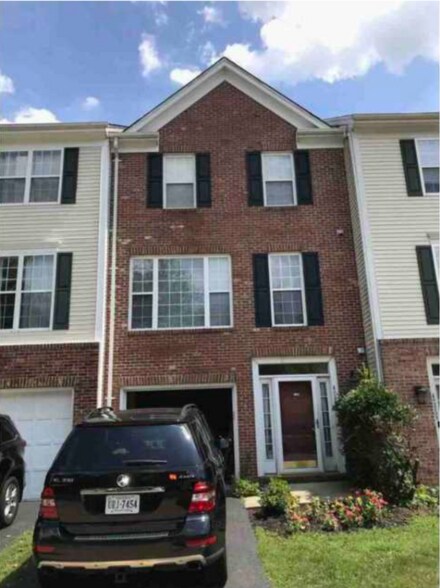 Building Photo - 42856 Golf View Dr