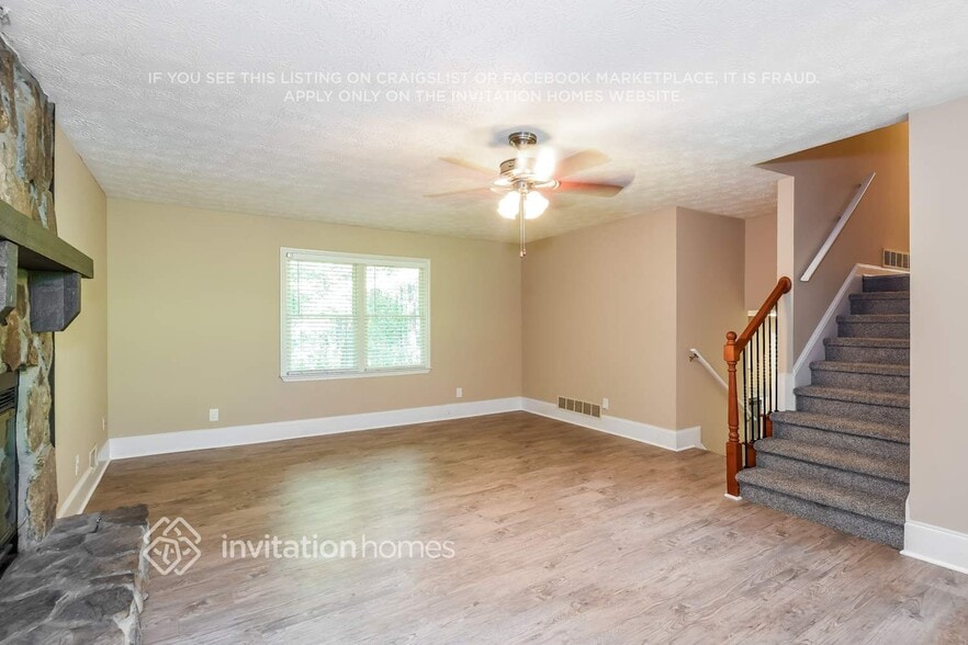 Building Photo - 165 Curtis Cove
