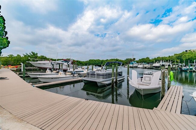 Building Photo - 900 Cove Cay Dr