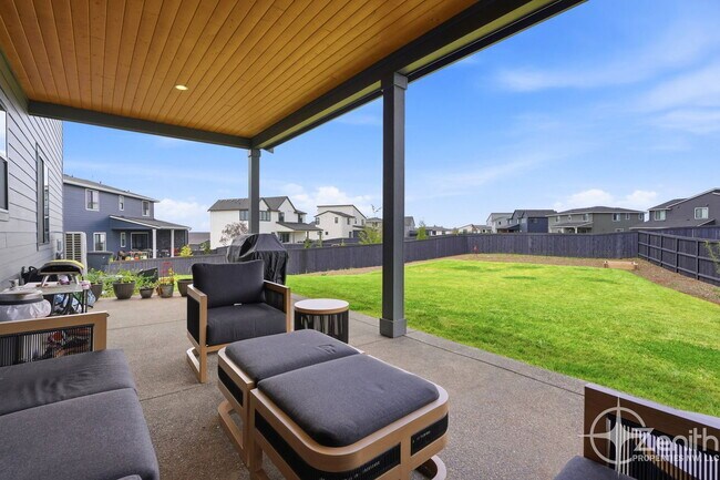Building Photo - 382 W Fir Lp