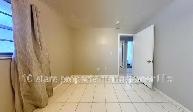 Building Photo - 972 San Christopher Dr